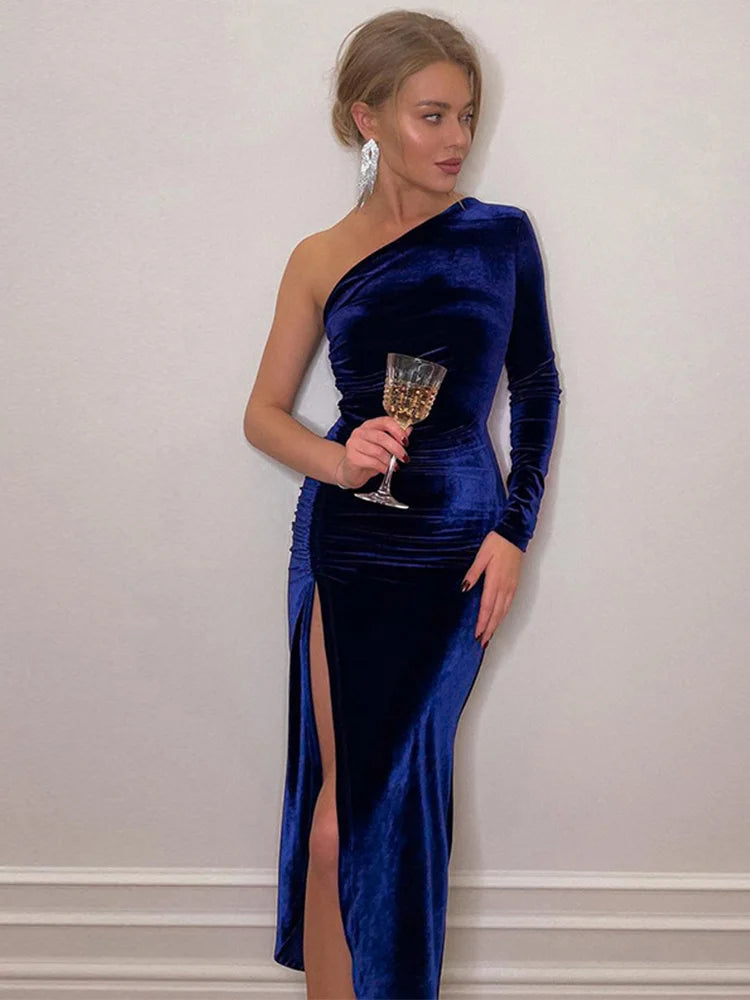 Elegant Women's Velvet Dress with Long Sleeves.
