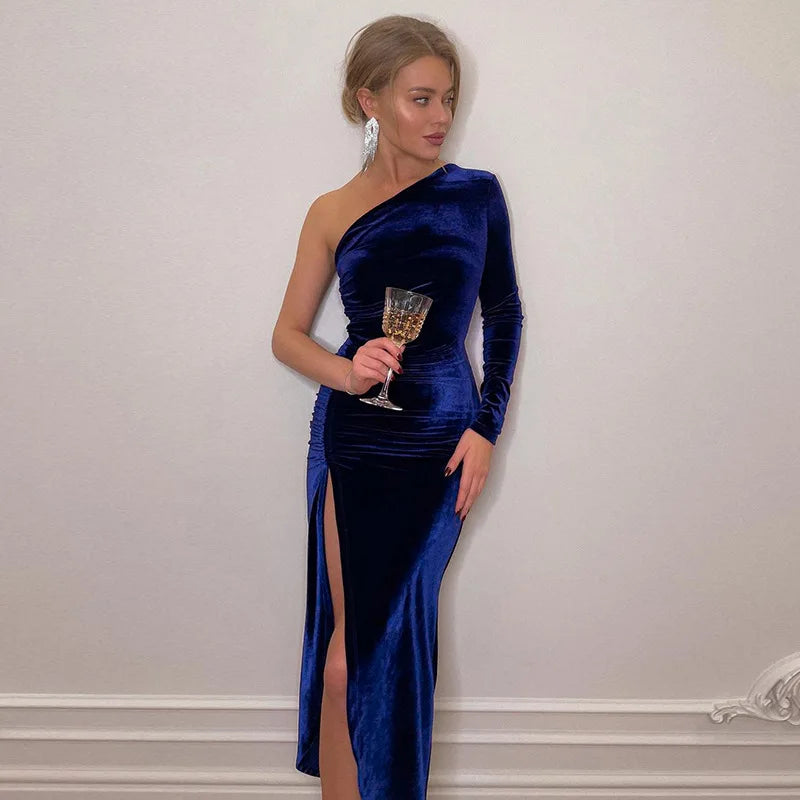 Elegant Women's Velvet Dress with Long Sleeves.